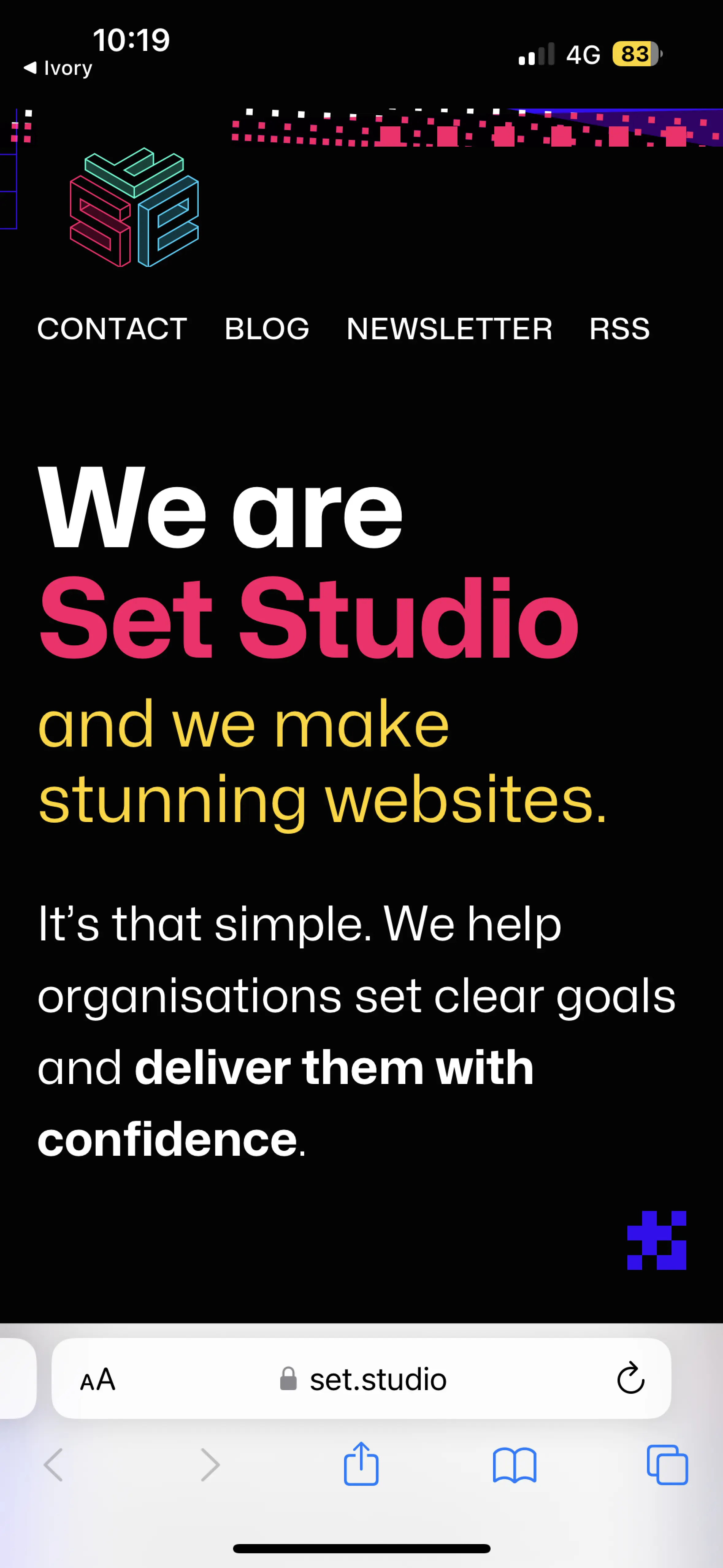 Site aberto no Safari do iPhone, com a barra de endereço e a de ferramentas embaixo.